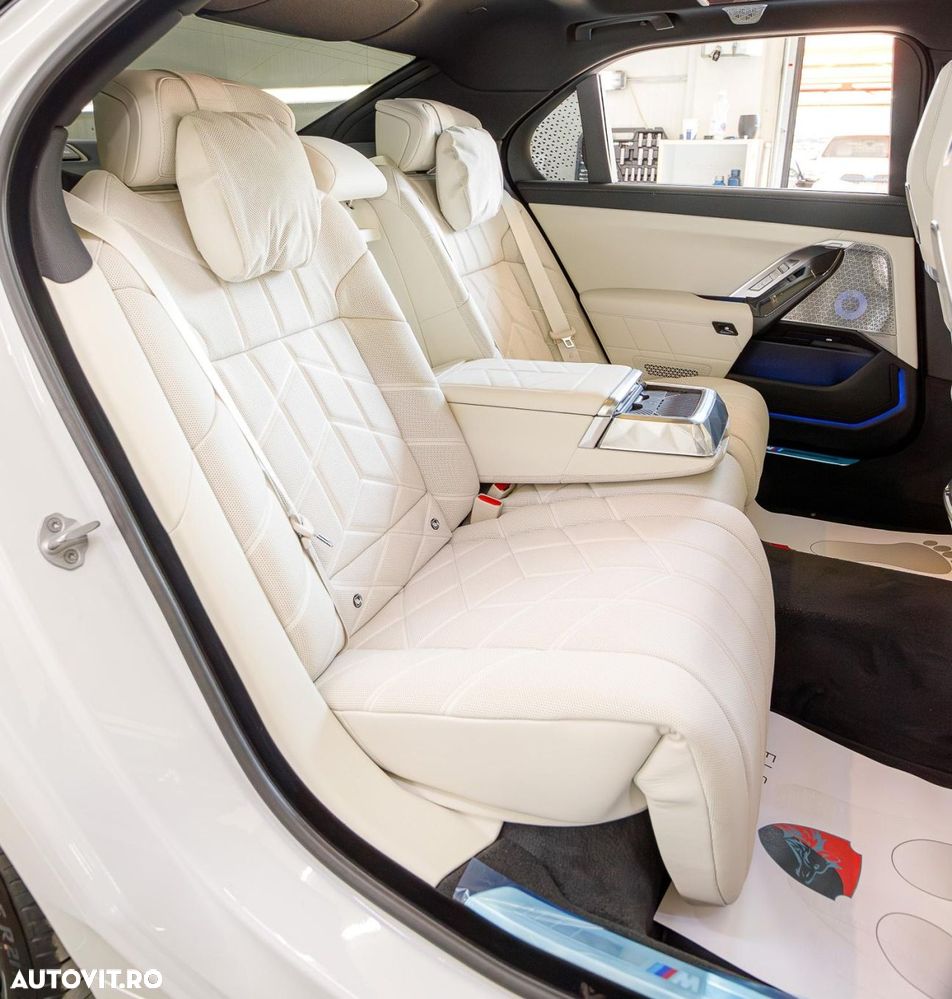 BMW Seria 7 740d xDrive MHEV - 15