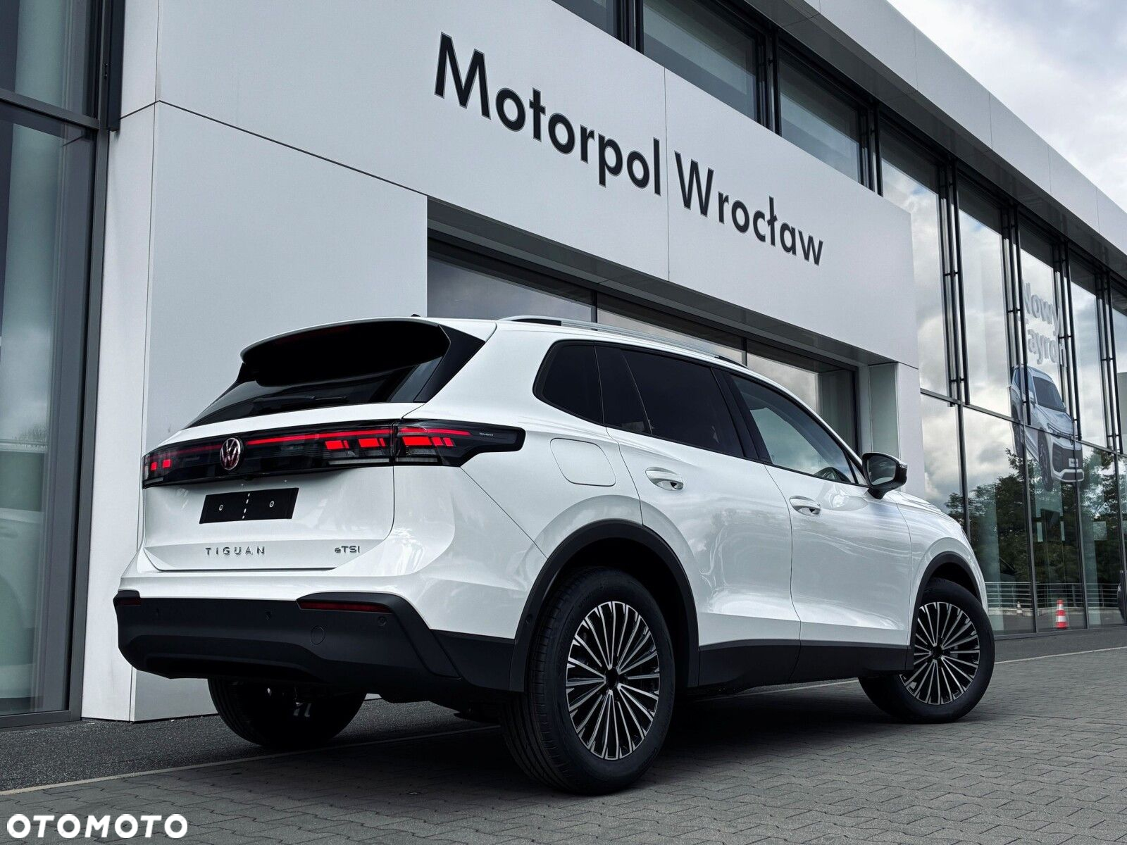 Volkswagen Tiguan - 10
