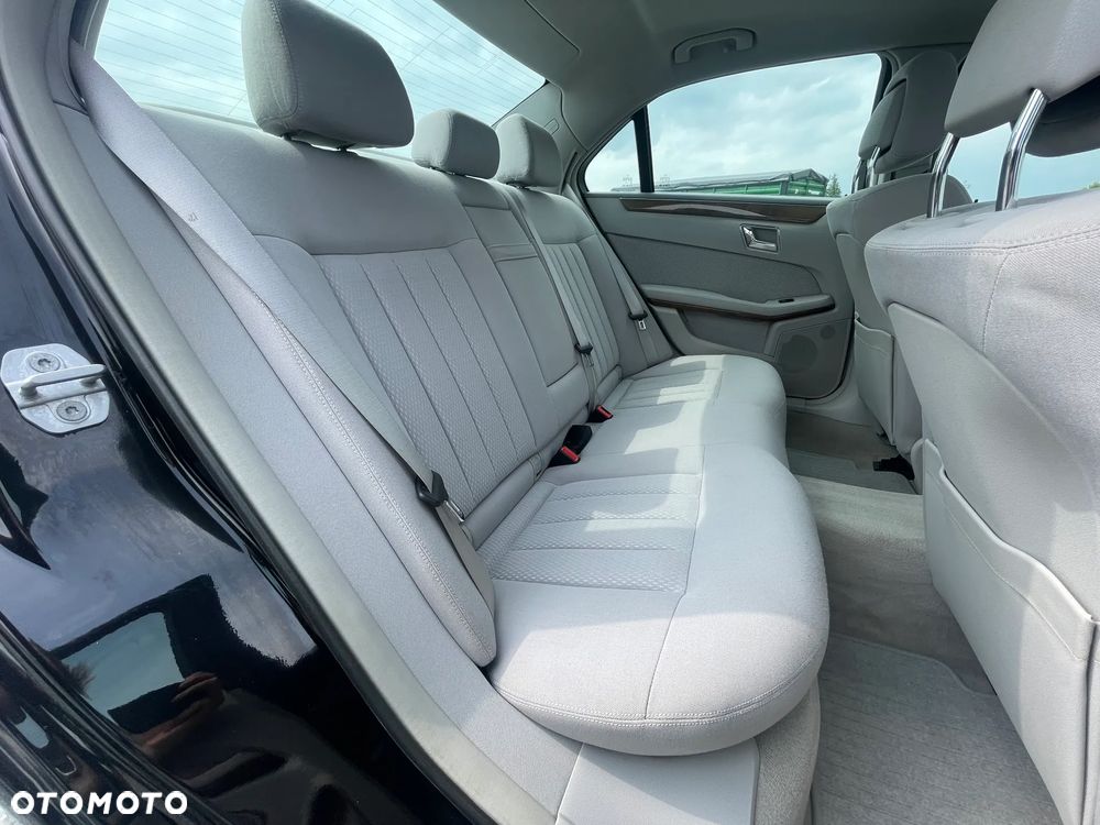 Mercedes-Benz Klasa E 350 CGI 7G-TRONIC Elegance - 24