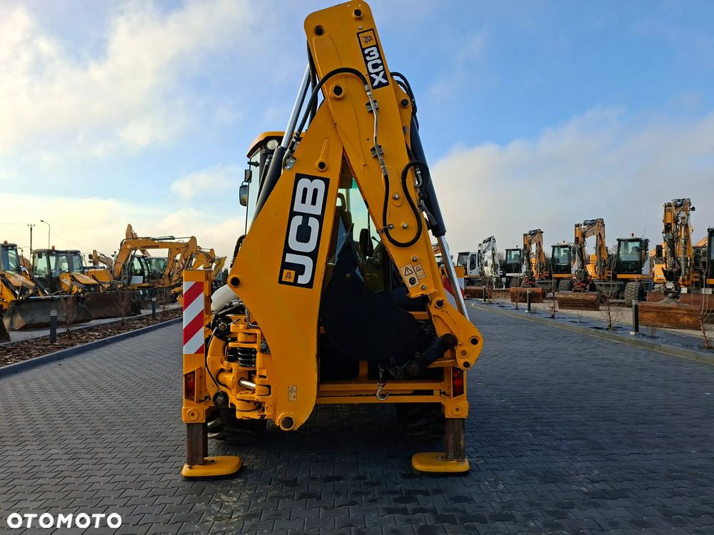 JCB 3CX Rok 2017 - 8