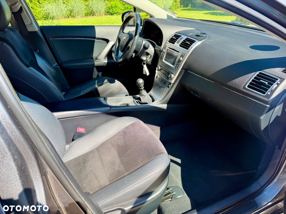 Toyota Avensis 1.8 Sol EU5 - 18