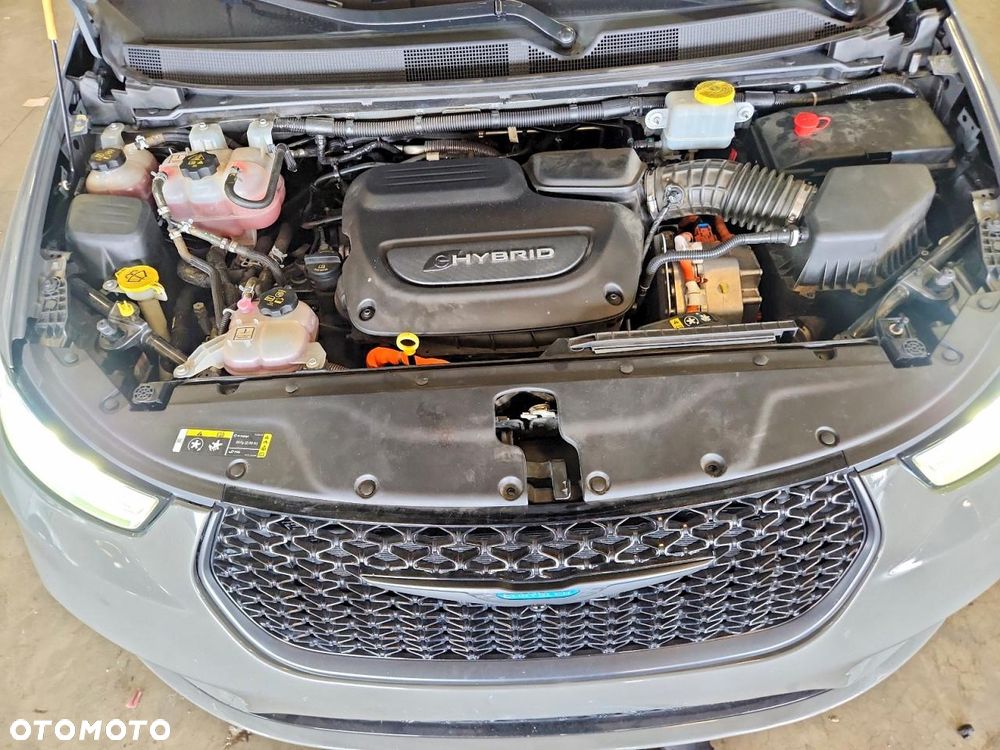 Chrysler Pacifica - 11
