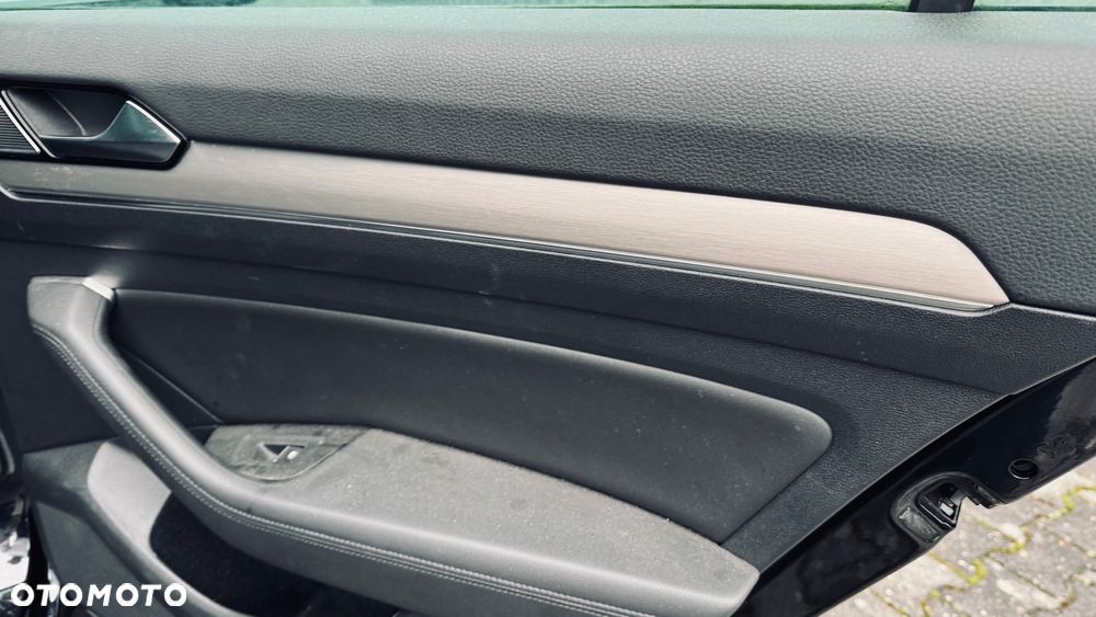 Volkswagen Passat 2.0 TDI (BlueMotion Technology) Highline - 23