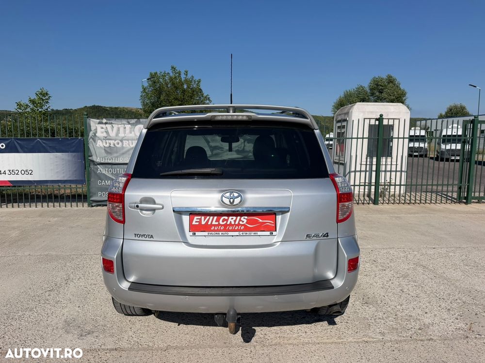 Toyota RAV4 2.2L D-CAT A/T Luxury - 9