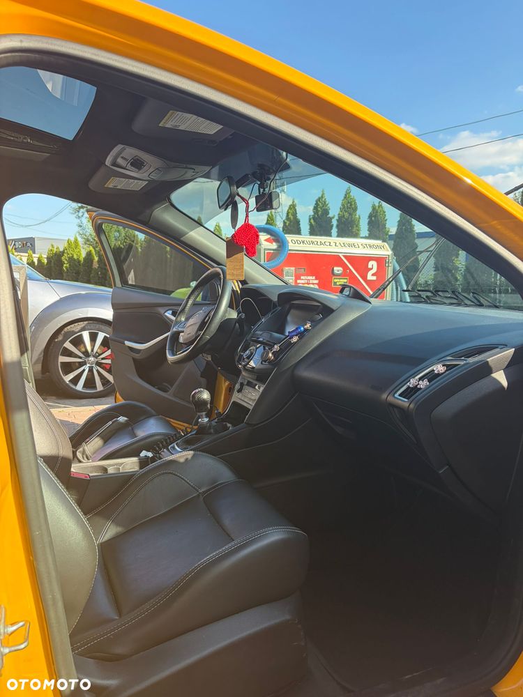 Ford Focus 2.0 EcoBoost ST - 11