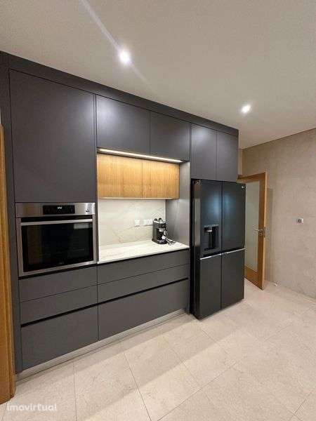 Apartamento t4 num só piso à venda na Rua Nossa Senhora de Fátima, 73 - Grande imagem: 2/12