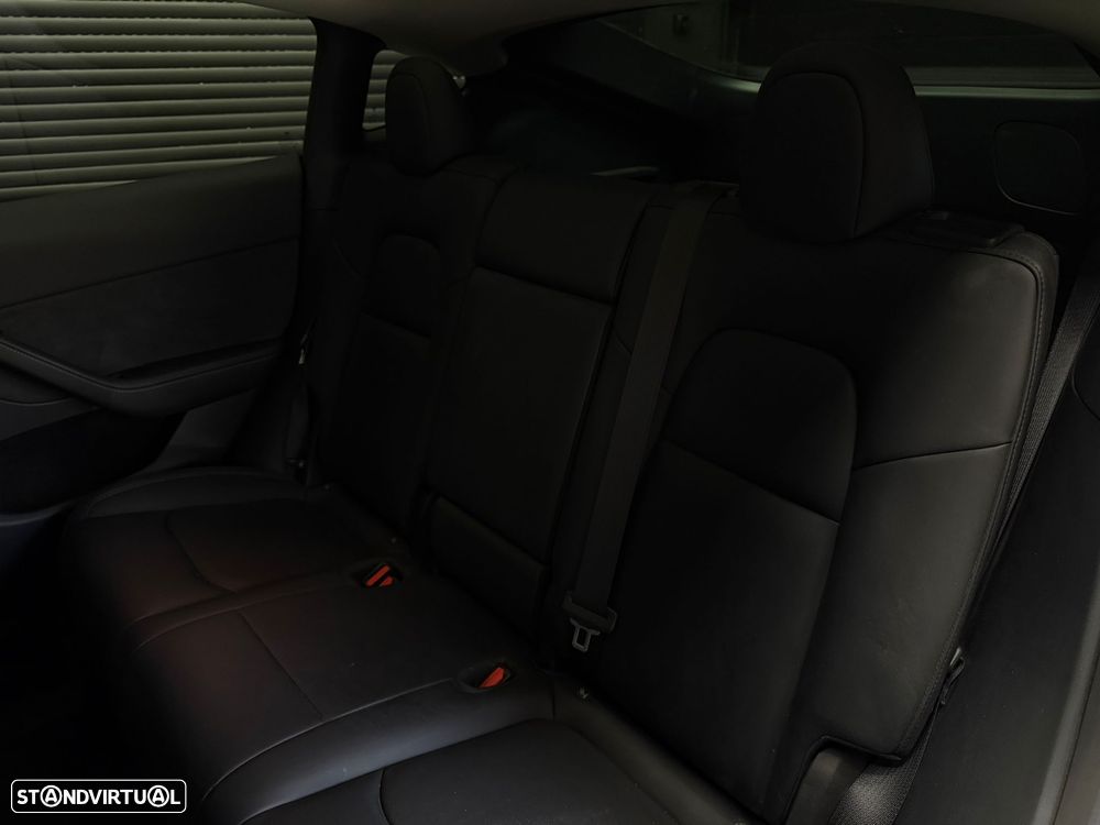 Tesla Model Y Long Range Dual Motor AWD - 14