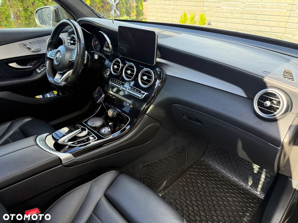 Mercedes-Benz GLC 250 4Matic 9G-TRONIC AMG Line - 18