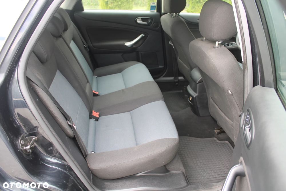 Ford Mondeo 1.8 TDCi Ambiente - 21