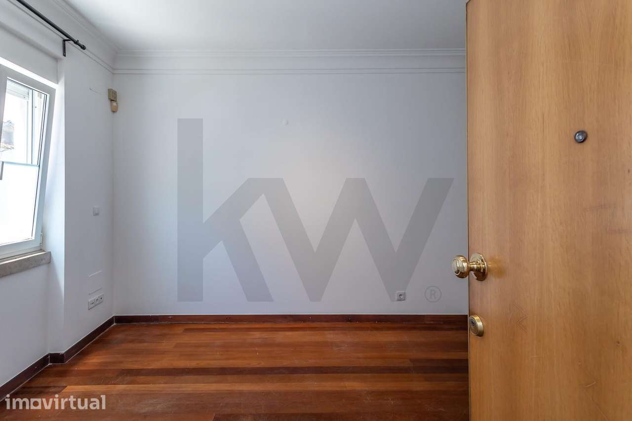 Espaçoso Apartamento T1 com Patio na Lapa, Lisboa -  Para Arrendar - Grande imagem: 2/27