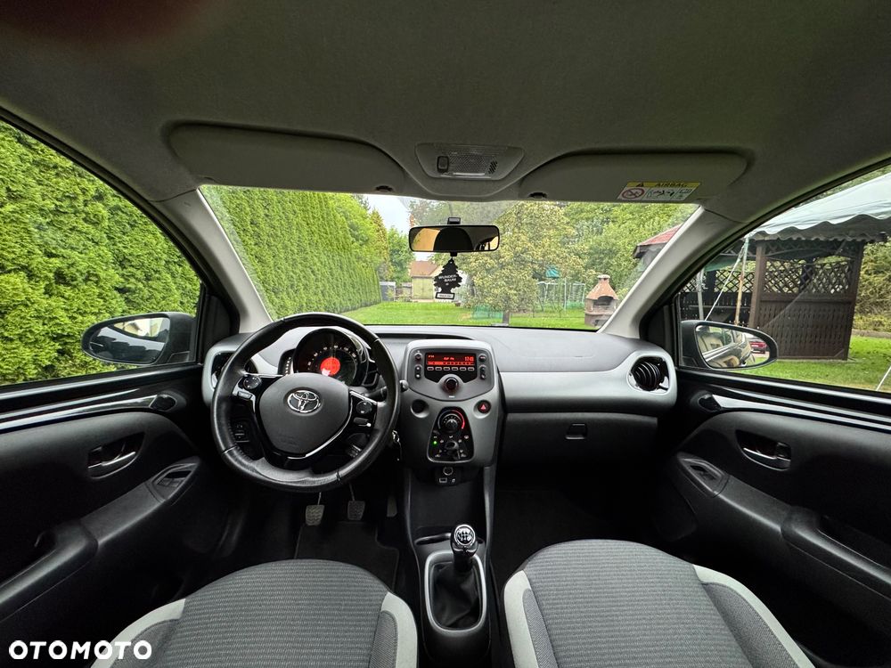 Toyota Aygo x-play - 25