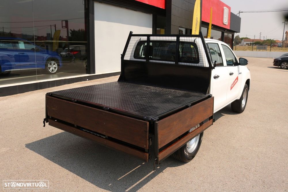 Toyota Hilux 2.4 D-4D 4WD CD CM - 13