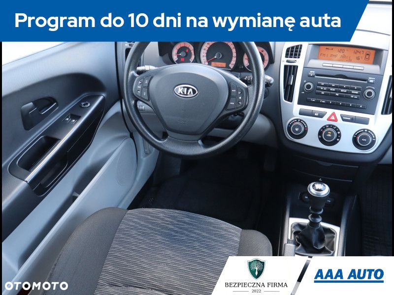 Kia Ceed - 8