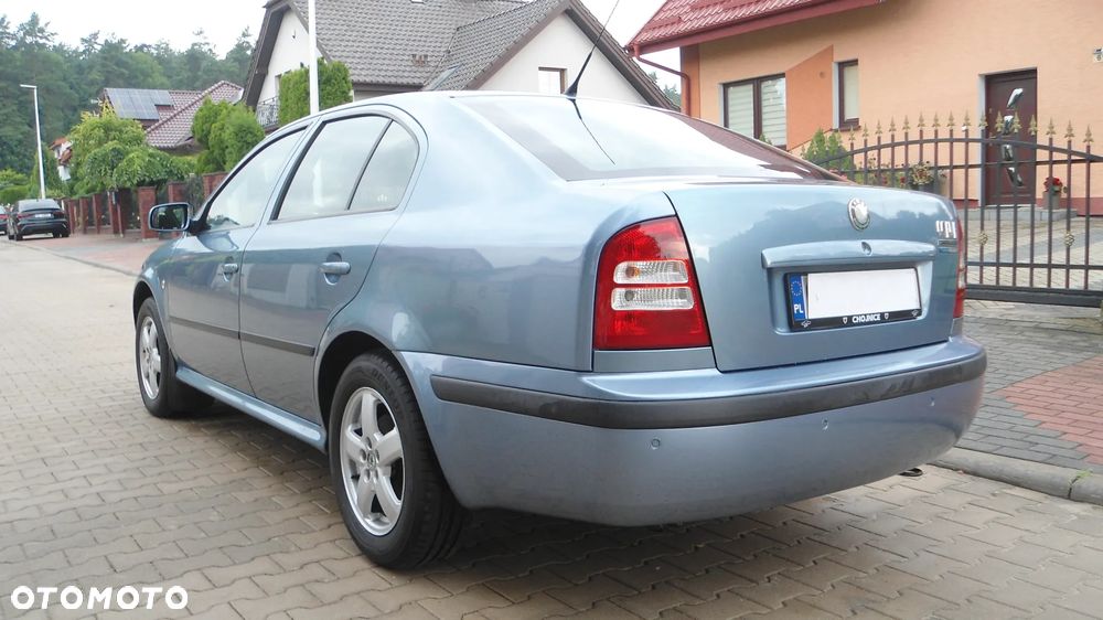 Skoda Octavia 1.6 Ambiente - 3