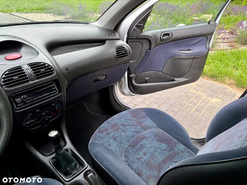 Peugeot 206 1.1 XR Presence - 11