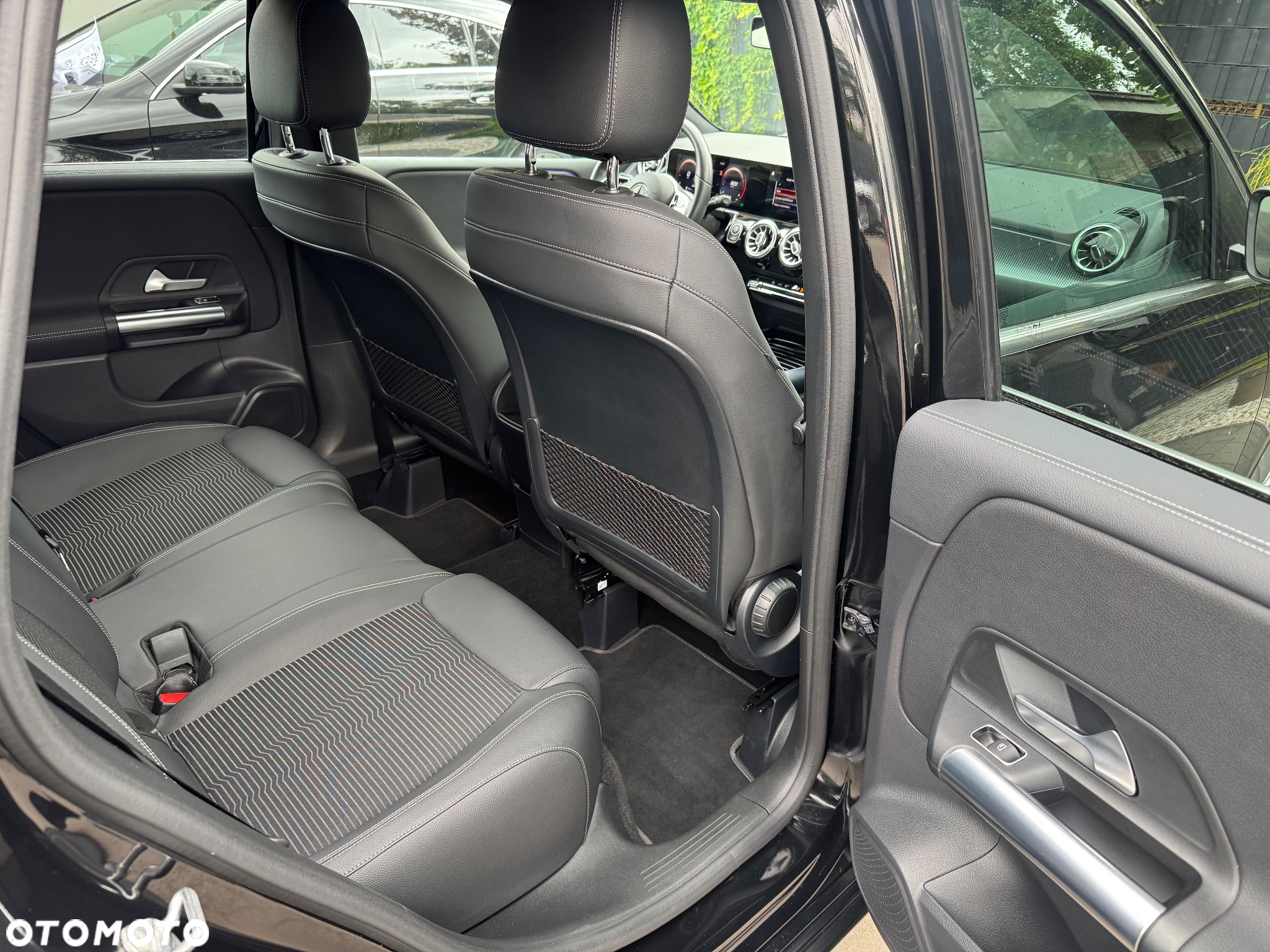 Mercedes-Benz Klasa B 180 7G-DCT Style - 33