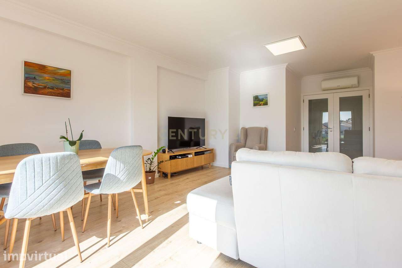 Apartamento T2 Renovado em Azeitão com lugar de parqueamento - Grande imagem: 4/28