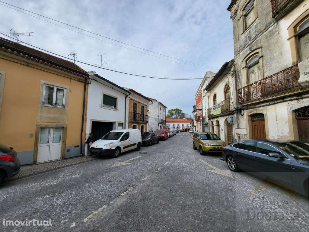 Moradia para recuperação total - centro de Cernache - Grande imagem: 3/8