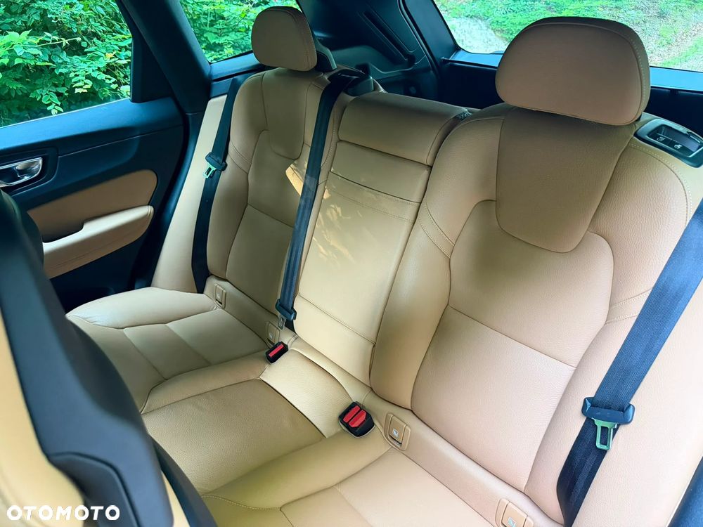 Volvo XC 60 D4 AWD Inscription - 24