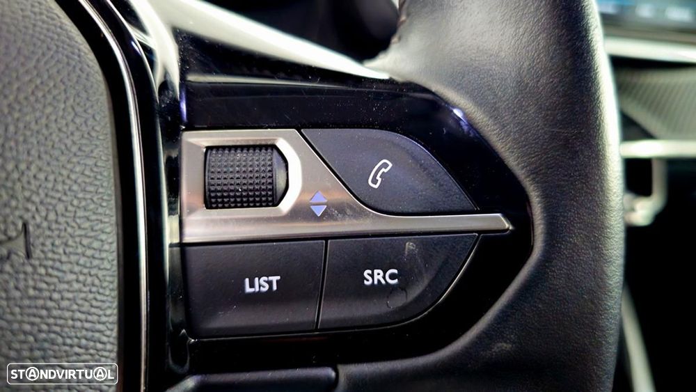 Peugeot e-2008 Allure - 22