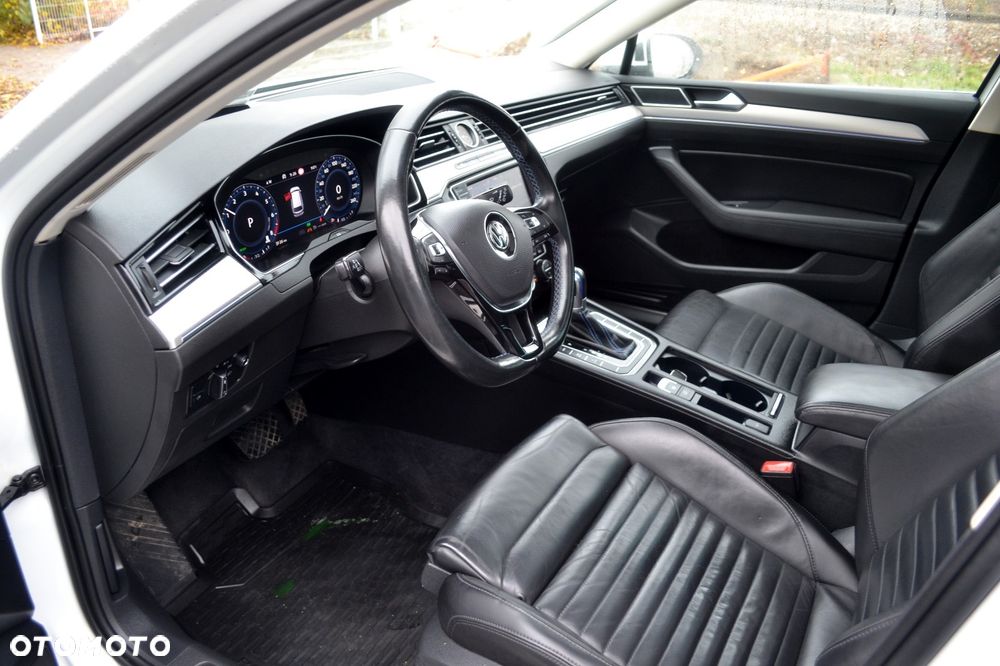 Volkswagen Passat - 12