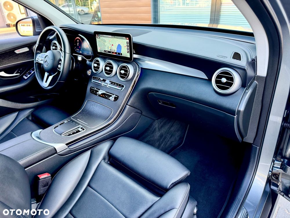 Mercedes-Benz GLC 220 d 4Matic 9G-TRONIC AMG Line Plus - 23