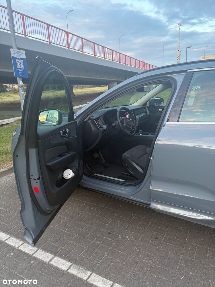 Volvo XC 60 B4 D Essential - 8