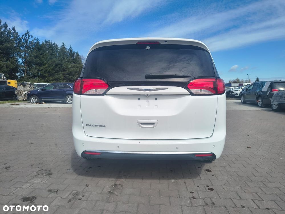 Chrysler Pacifica - 3