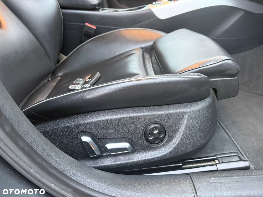 Audi RS4 Avant Avant S tronic - 25