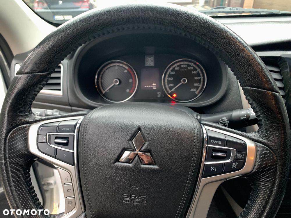 Mitsubishi L200 2.4 d DC Instyle Premiere Edition - 29