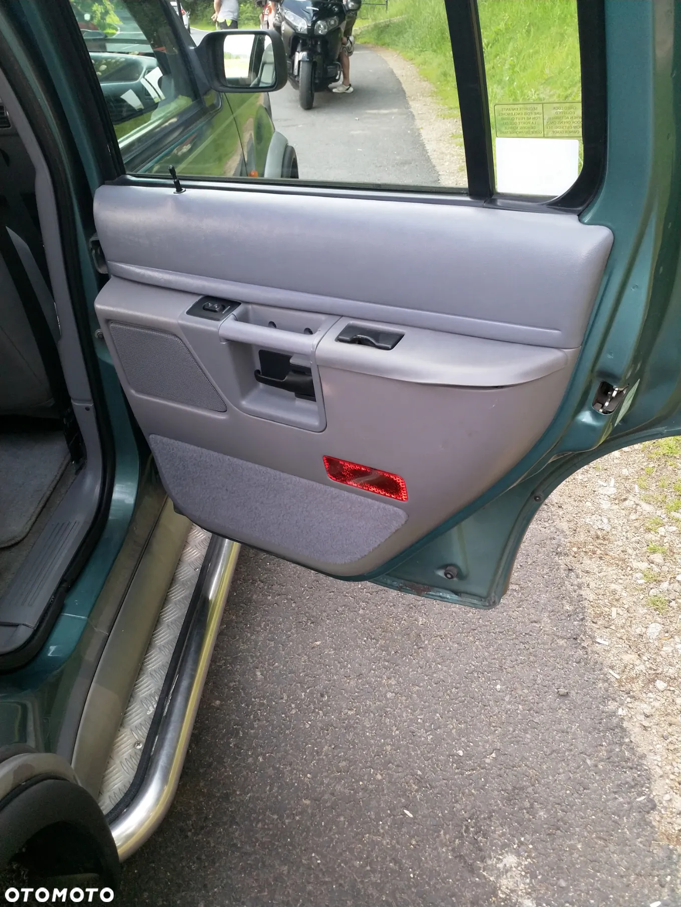Ford Explorer Standard - 8
