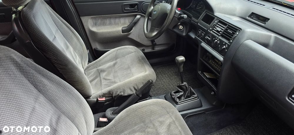 Ford Escort - 21
