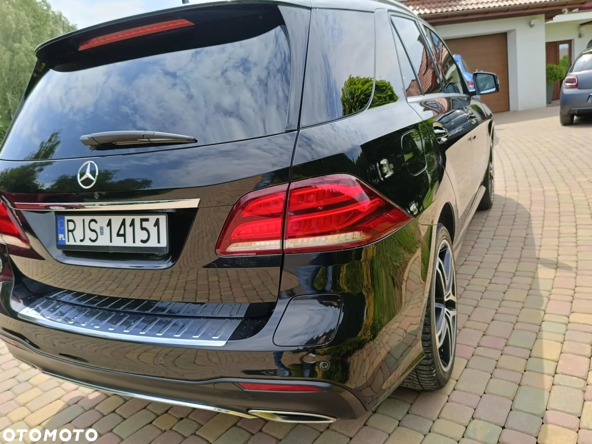Mercedes-Benz GLE 500 e 4Matic 7G-TRONIC AMG Line - 11