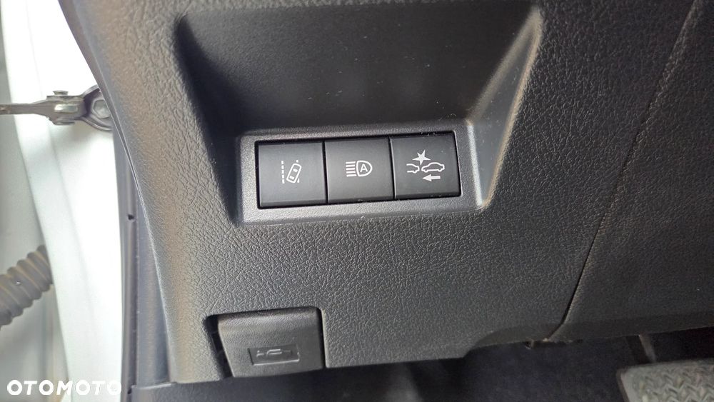 Toyota Yaris Hybrid 100 Active - 19