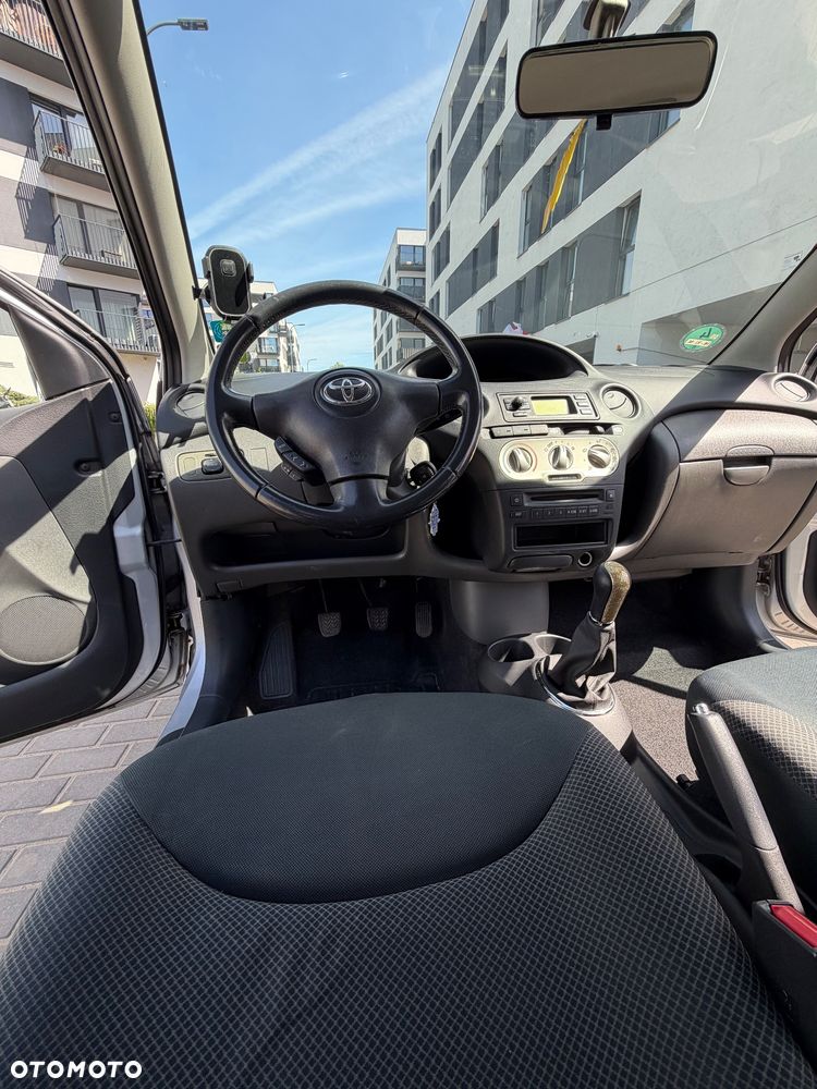 Toyota Yaris 1.3 VVT-i Sol - 3
