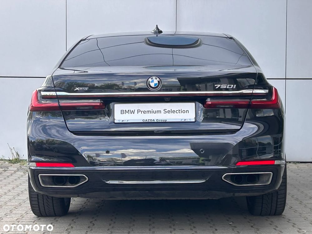 BMW Seria 7 750i xDrive sport - 12