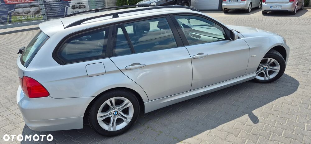 BMW Seria 3 318d DPF Touring Edition Lifestyle - 6