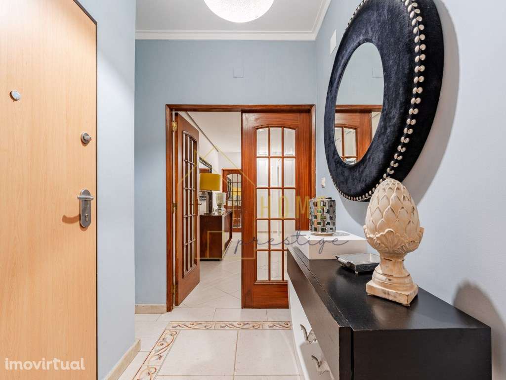 T4 Junto ao Metro da Reboleira - Grande imagem: 4/25