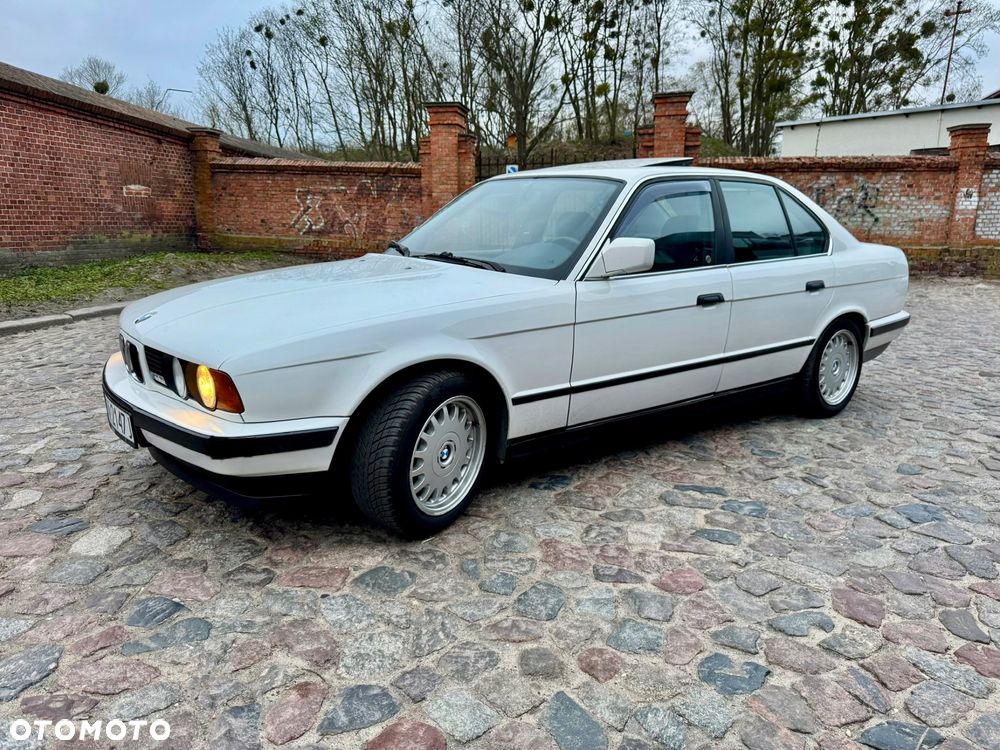 BMW Seria 5 520i - 11