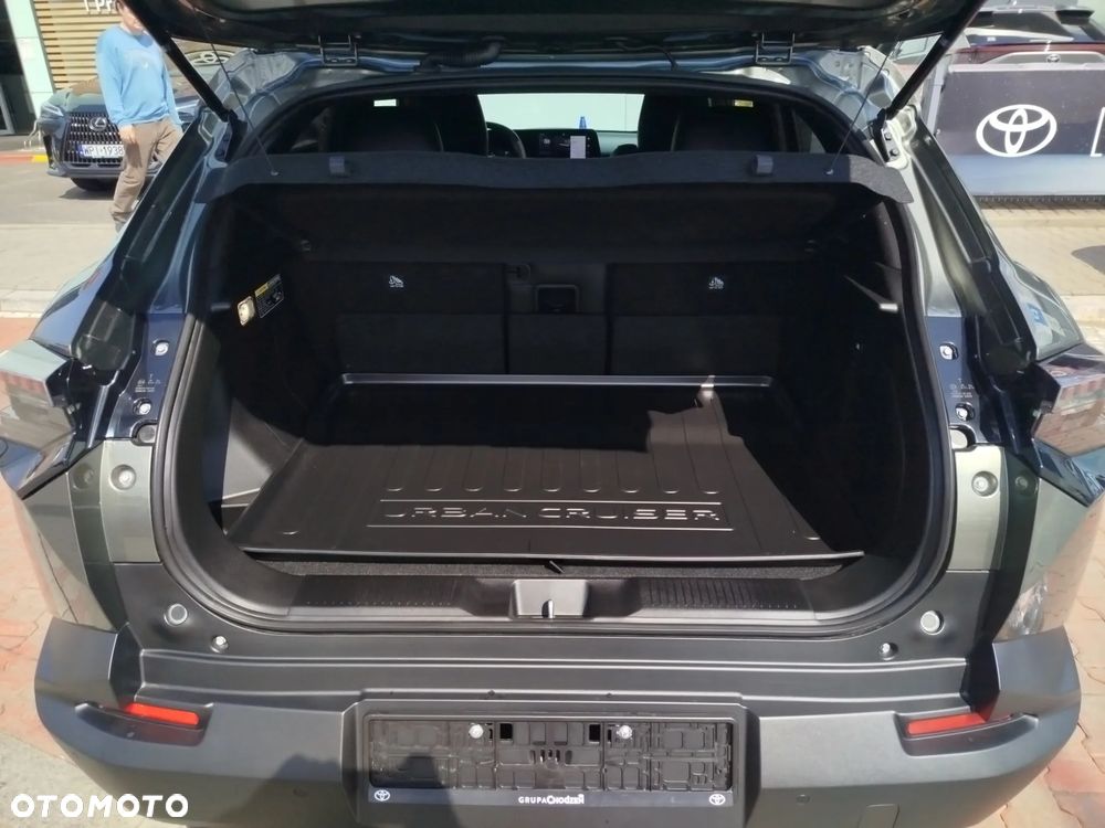 Toyota Urban Cruiser 61kWh Executive - 6