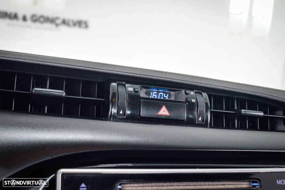 Toyota Hilux 2.4 D-4D 4X2 Cabine Extra 3L - 36
