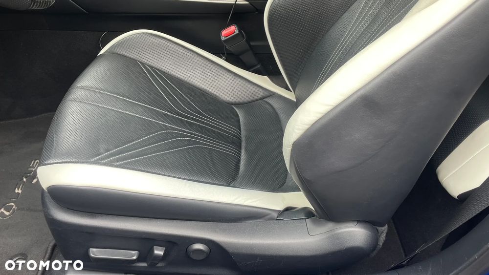 Lexus RC F Carbon - 19