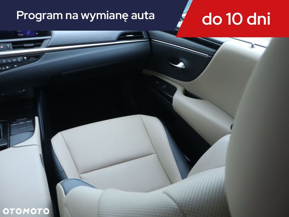 Lexus ES - 10