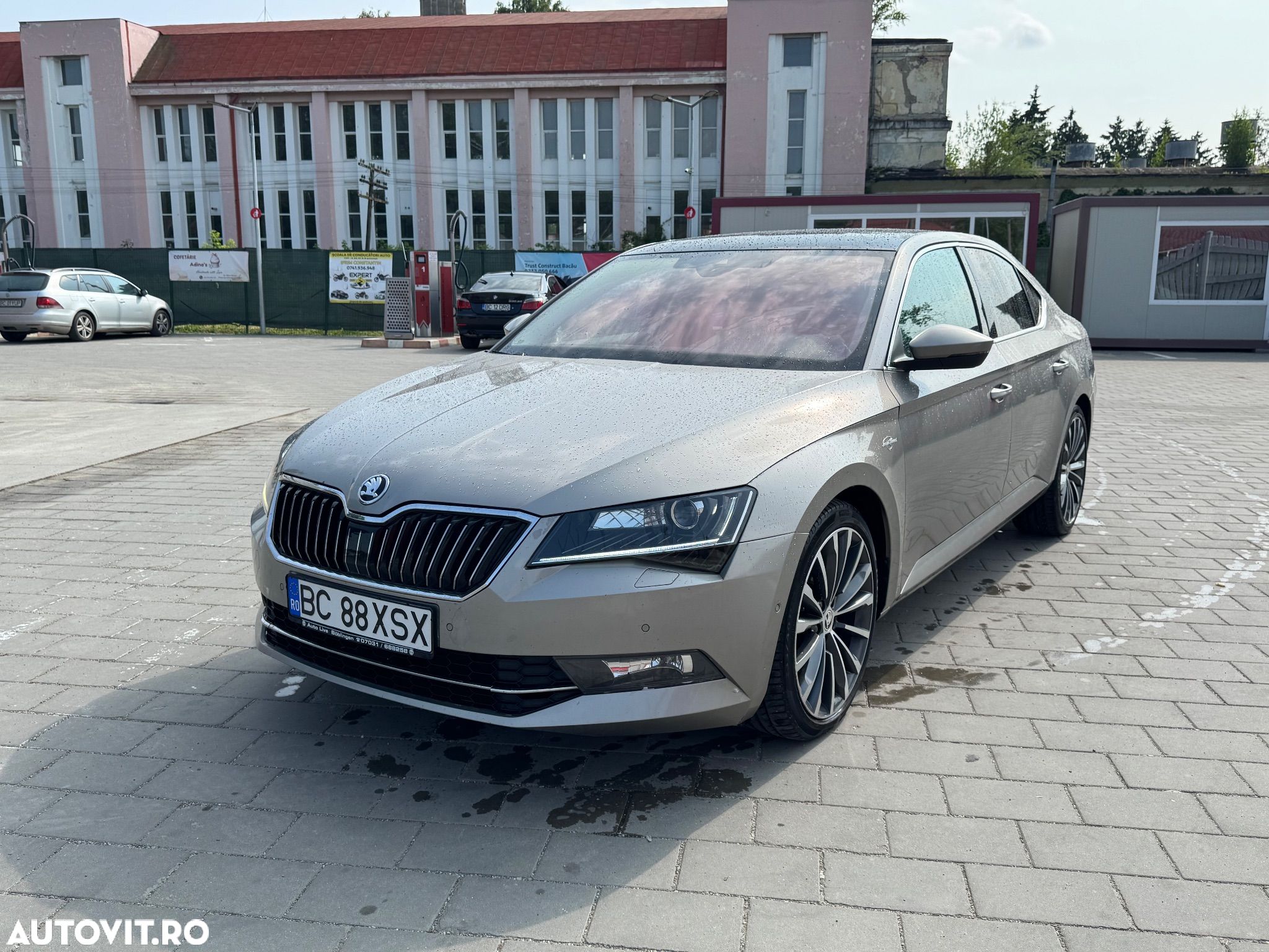 Skoda Superb 2.0 TDI DSG Laurin & Klement - 1