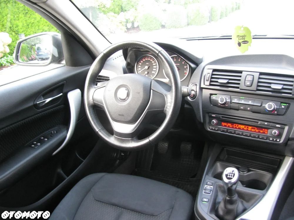 BMW Seria 1 116i - 24