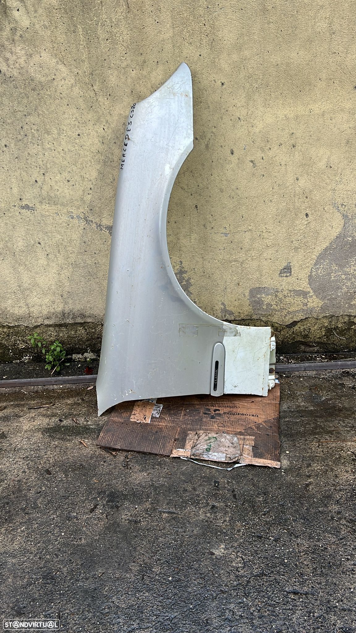 Guarda Lamas da Frente Direito Mercedes C220 - 1