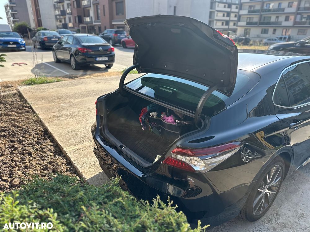 Toyota Camry Luxury - 9