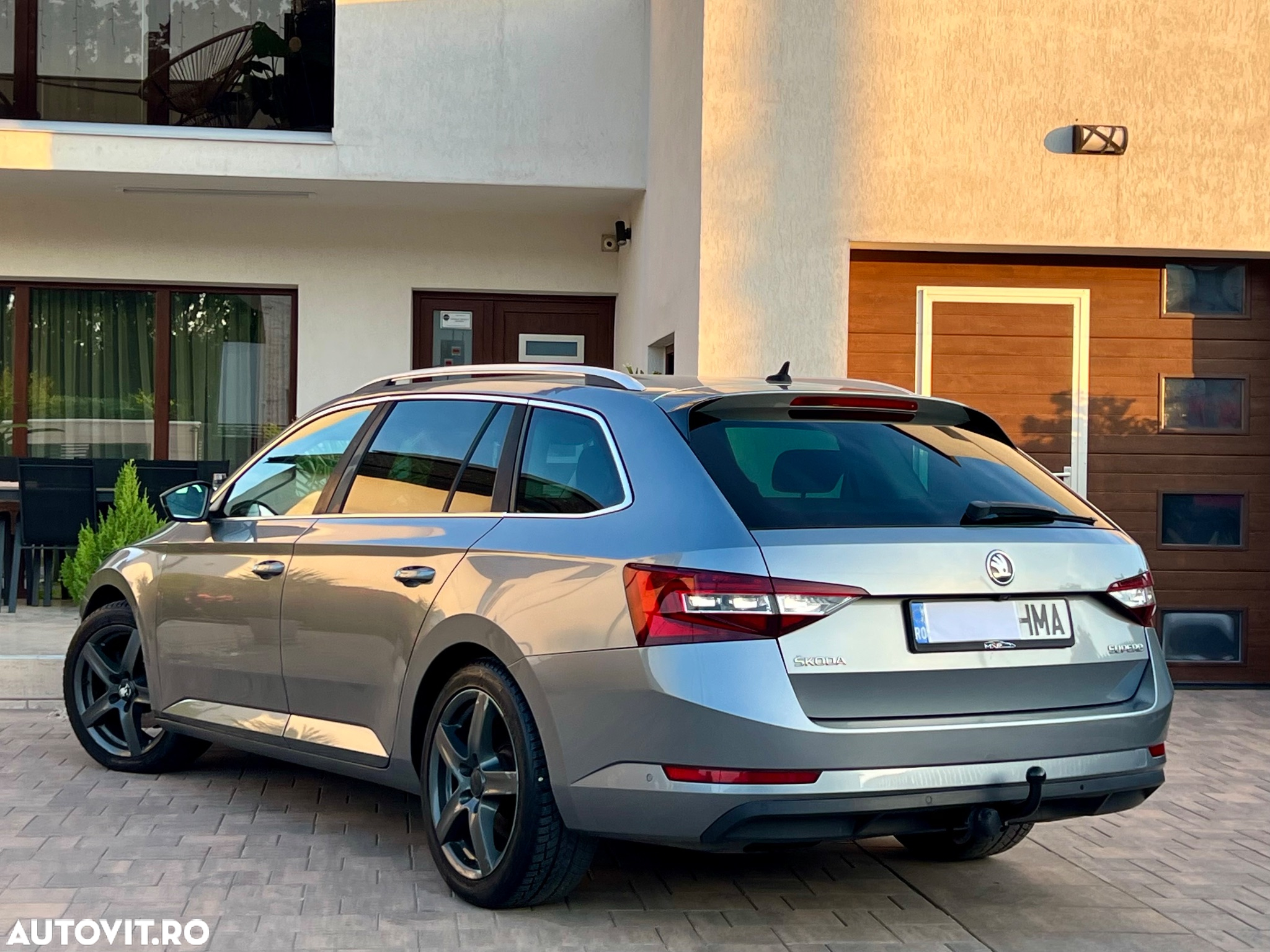 Skoda Superb Combi 1.6 TDI DSG Ambition - 4
