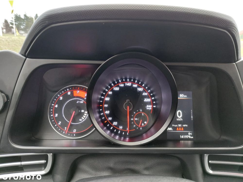 Hyundai Elantra - 13