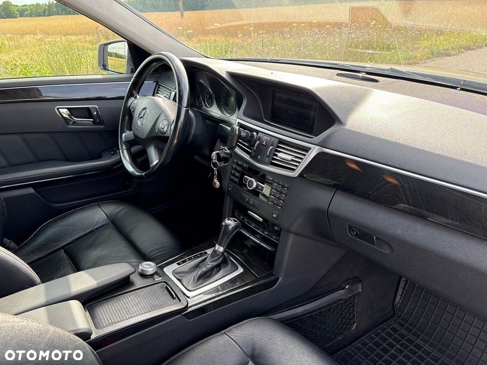 Mercedes-Benz Klasa E 220 CDI BlueEff Avantgarde - 24